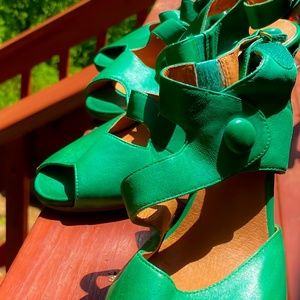 Spring has Sprung!Green Miz Mooz Sandals size 6